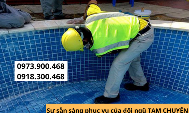 Thợ chà ron chống thấm hồ bơi