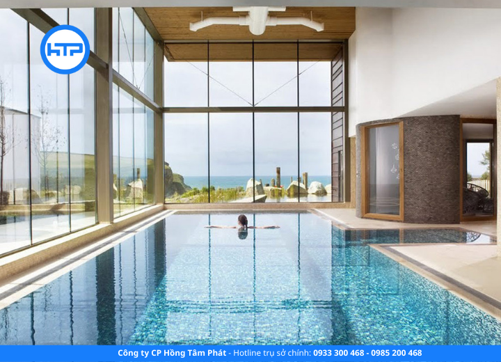 Chà ron hồ bơi tại Q2