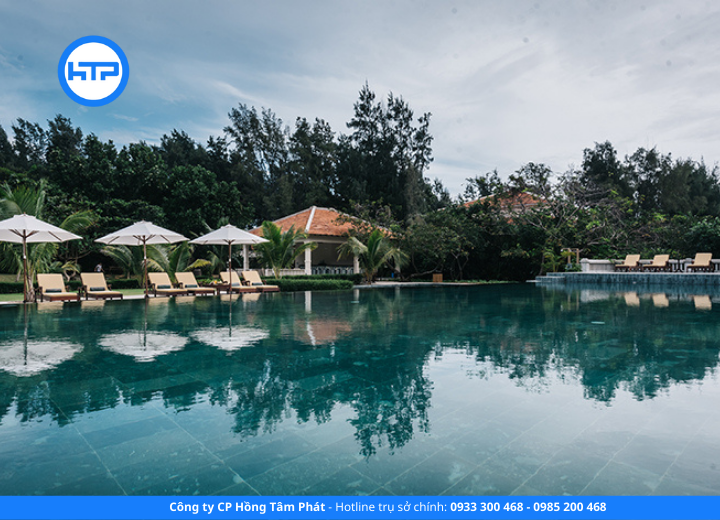 Chà ron hồ bơi tại Q2