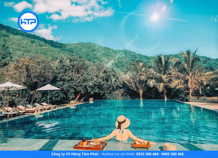 Chà ron men sứ hồ bơi tại quận 2