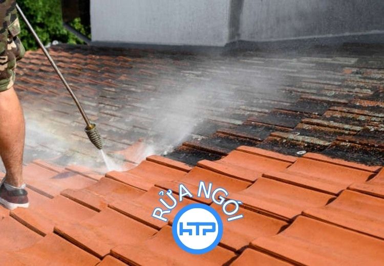 Thuê đội vệ sinh mái ngói sẽ tốt hơn là tự làm