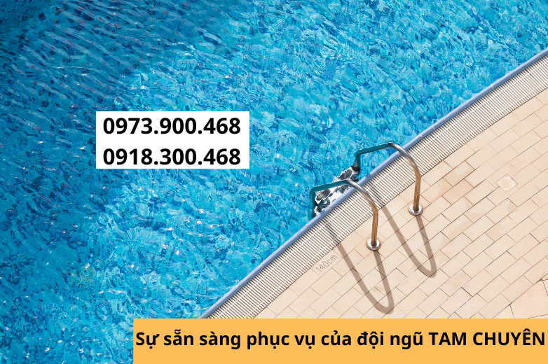 Thợ chà ron chống thấm hồ bơi