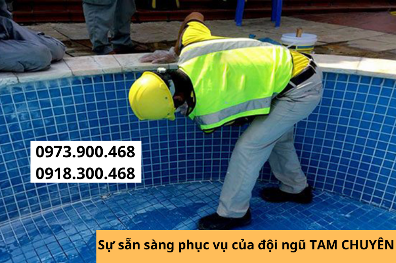 Thợ chà ron chống thấm hồ bơi